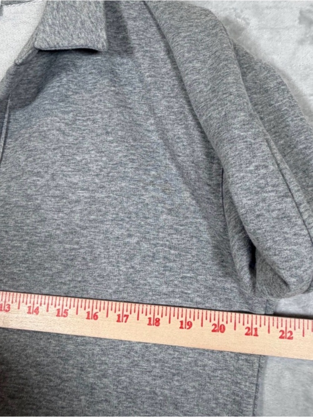 EVEREVE
M
Gray Raw Hem Polo Collar Long Sleeve
sweatshirt
EUC - Picture 5 of 7